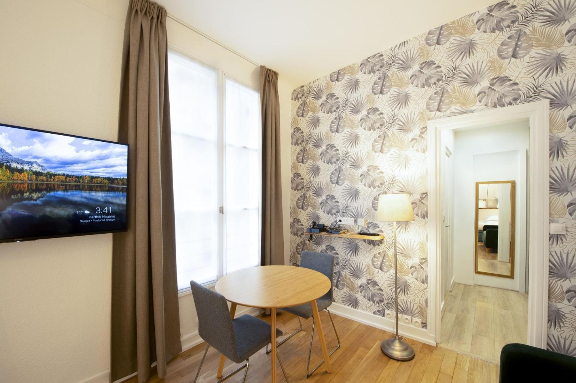 Apartments For Work In City Center Párizs Kültér fotó